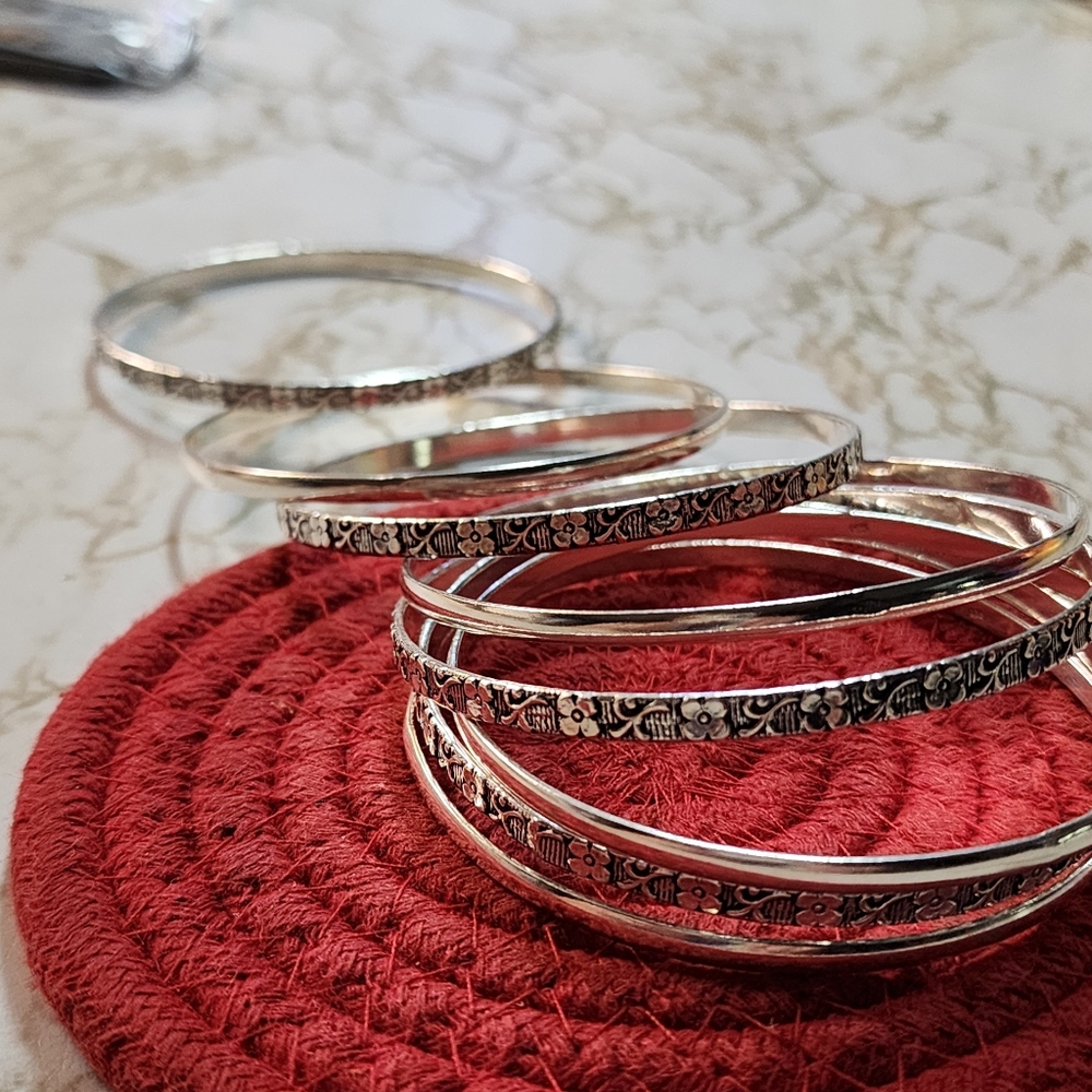 Elegant Silver Bangle Bracelet Set - Picture 13 of 13